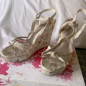 Chinese laundry wedges